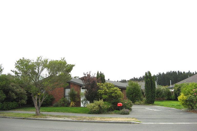 Photo of property in 8 Forest Park Place, Parklands, Christchurch, 8083