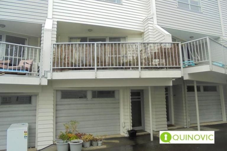 Photo of property in 3 Papawai Terrace, Mount Cook, Wellington, 6021