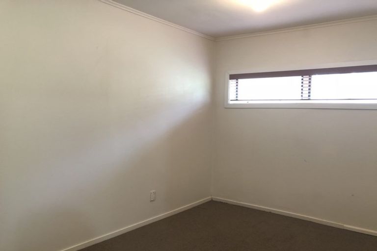 Photo of property in 318 Sturges Road, Henderson Valley, Auckland, 0612