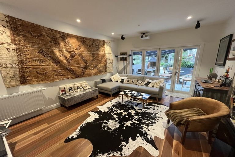 Photo of property in 32 Talavera Terrace, Kelburn, Wellington, 6012