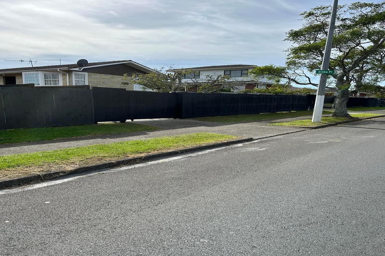 Photo of property in 173 Mahia Road, Wattle Downs, Auckland, 2103