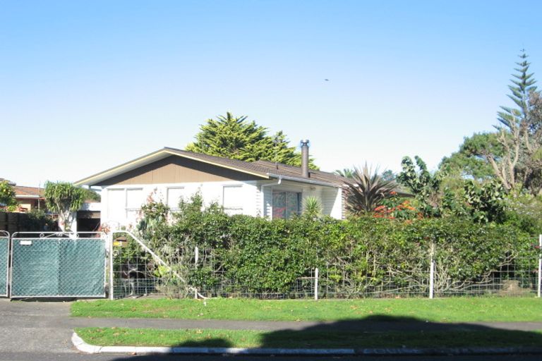 Photo of property in 3 Ronald Place, Manurewa, Auckland, 2102