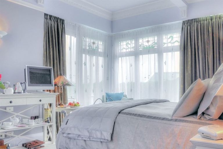 Photo of property in 85 Dyers Pass Road, Cashmere, Christchurch, 8022