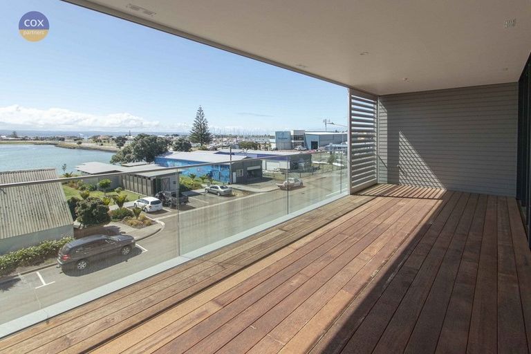 Photo of property in 402/7 Humber Street, Pandora, Napier, 4110