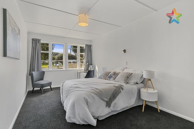 Photo of property in 15 Watkins Grove, Taita, Lower Hutt, 5011