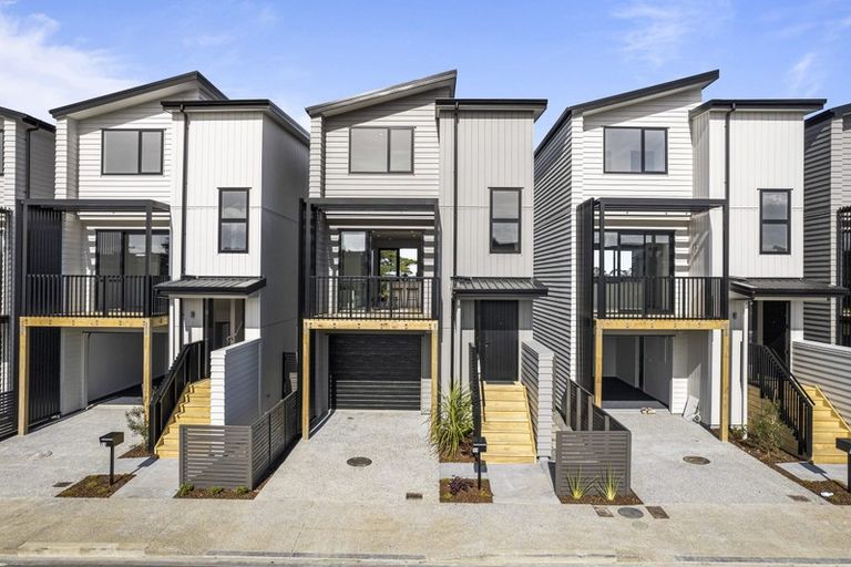 Photo of property in 11 Rita Meredith Road, Wai O Taiki Bay, Auckland, 1072