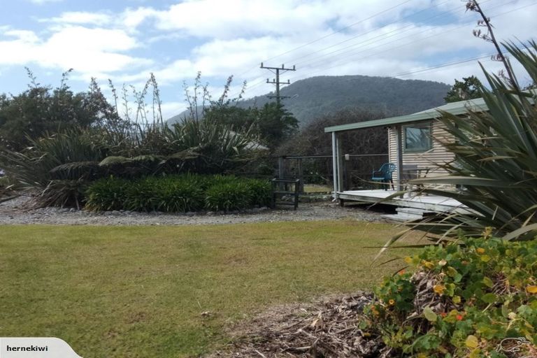 Photo of property in 25 Main Rd Ngakawau, Ngakawau, 7824