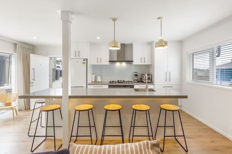 Photo of property in 19 Penton Road, Stanmore Bay, Whangaparaoa, 0932