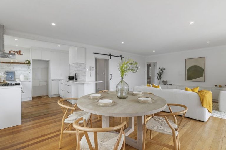 Photo of property in 2/104 Sylvan Avenue, Northcote, Auckland, 0627