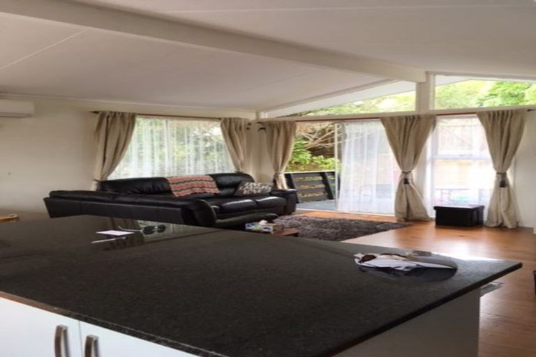 Photo of property in 1/29 Ridgewood Crescent, Birkenhead, Auckland, 0626