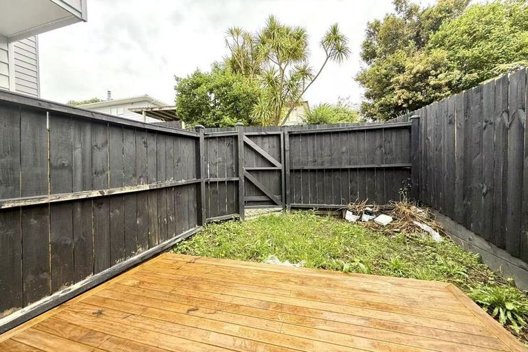 Photo of property in 19f Cedar Heights Avenue, Massey, Auckland, 0614