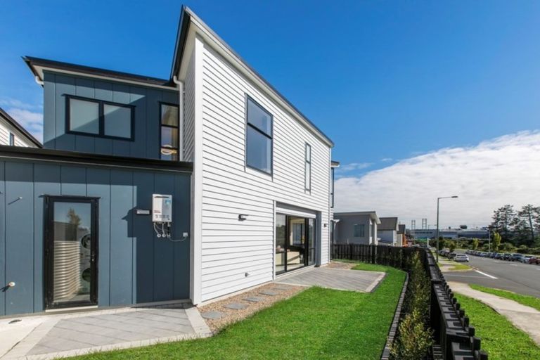 Photo of property in 2 Tihema Lane, Westgate, Auckland, 0614