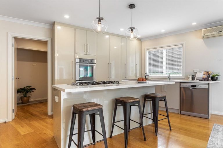 Photo of property in 30c Marine Parade, Mellons Bay, Auckland, 2014