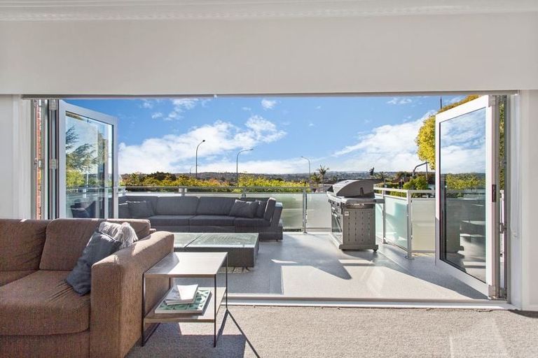 Photo of property in 2 Glenmore Road, Sunnyhills, Auckland, 2010