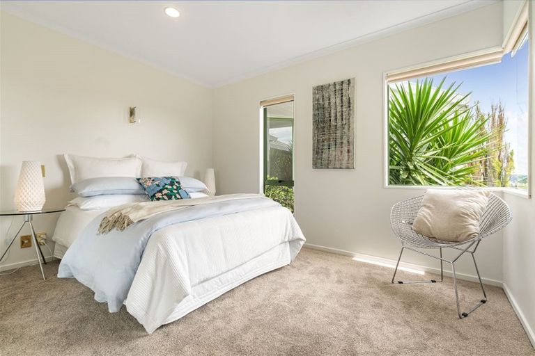 Photo of property in 10 Sandpiper Grove, Unsworth Heights, Auckland, 0632