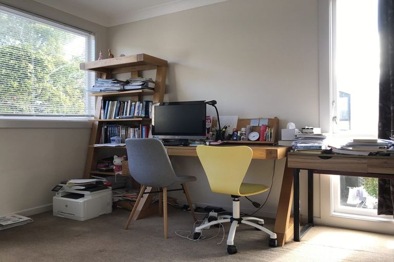 Photo of property in 59 Ravenwood Drive, Forrest Hill, Auckland, 0620