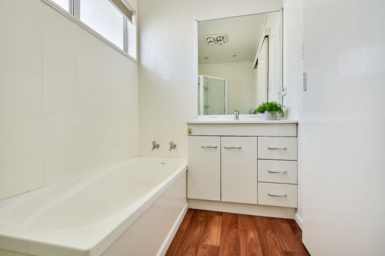 Photo of property in 5 Seaview Road, Paremata, Porirua, 5024