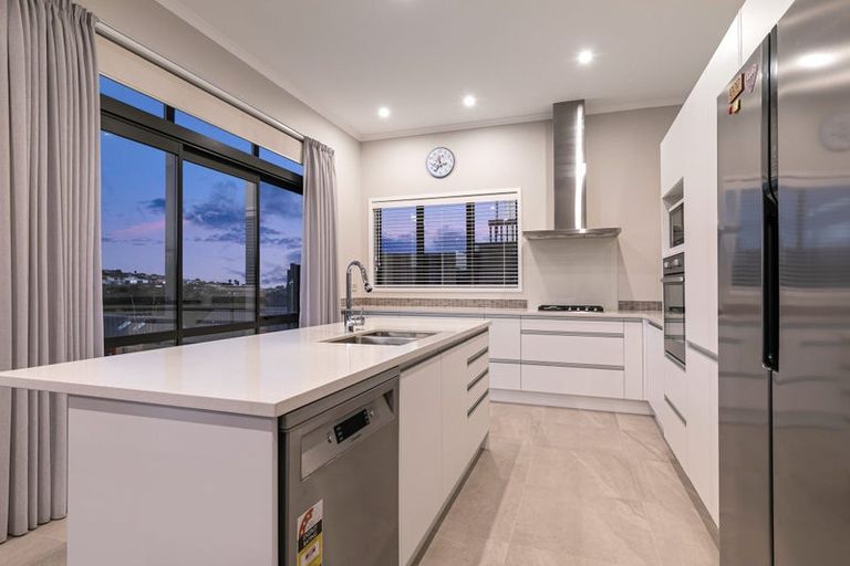 Photo of property in 41 Maka Terrace, Orewa, 0931