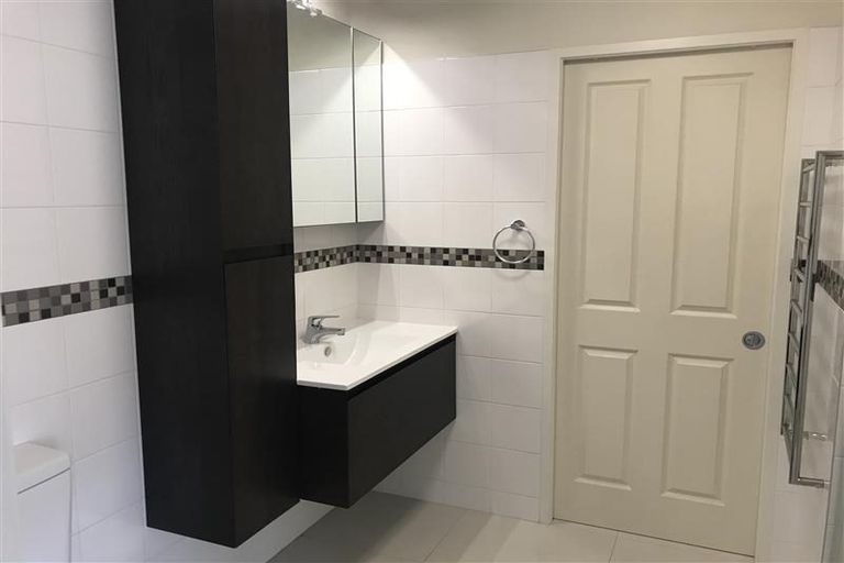 Photo of property in 117a Carlisle Road, Northcross, Auckland, 0632