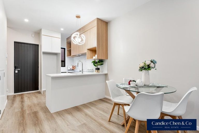 Photo of property in 19 Don Oliver Lane, Glen Eden, 0602