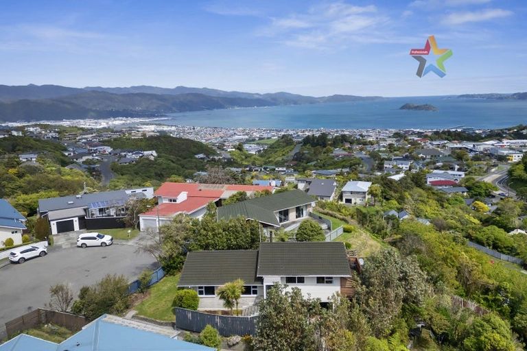 Photo of property in 6 Peach Tree Grove, Maungaraki, Lower Hutt, 5010