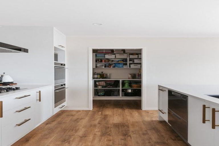 Photo of property in 12 Brendan Close, Omokoroa, 3114