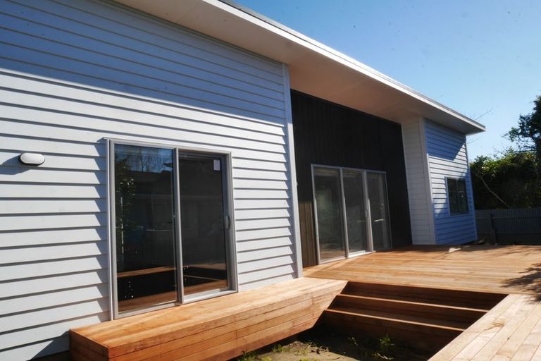 Photo of property in 5a Wairere Grove, Paraparaumu, 5032