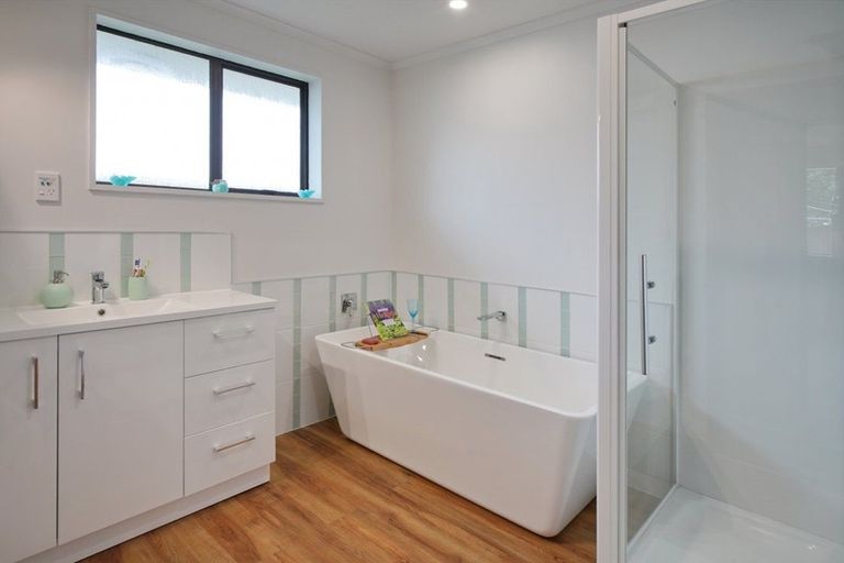 Photo of property in 10 Gibbs Drive, Woodend, 7610