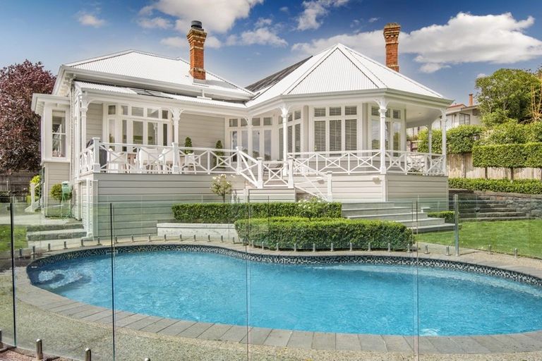 Photo of property in 29 Maritime Terrace, Birkenhead, Auckland, 0626