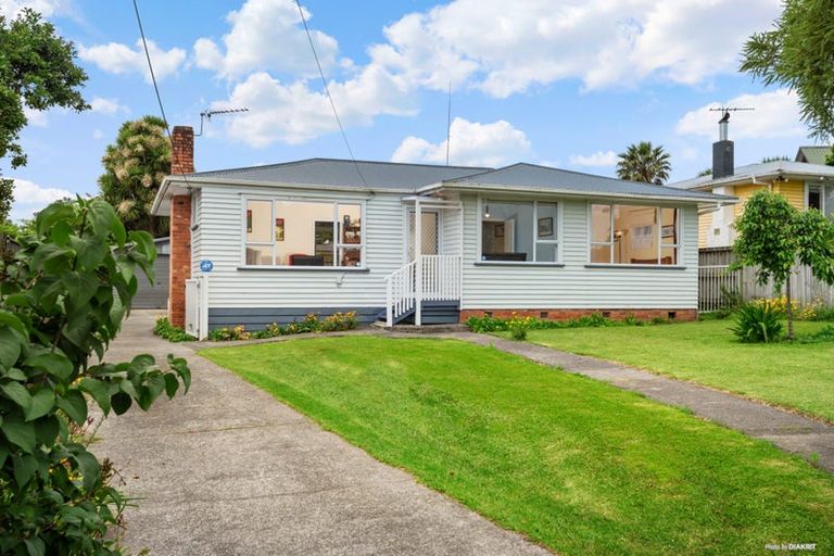 Photo of property in 12 Alan Avenue, Henderson, Auckland, 0610