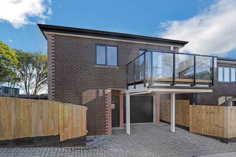 Photo of property in 4253 Great North Road, Glendene, Auckland, 0602