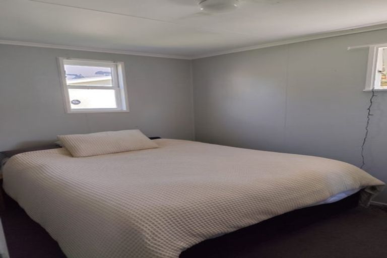 Photo of property in 20 The Esplanade, Eastern Beach, Auckland, 2012