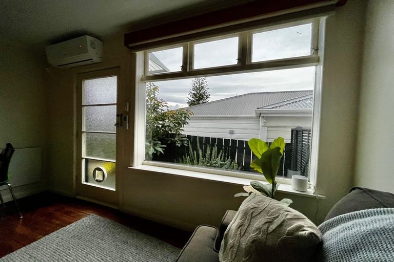 Photo of property in 42 Porritt Avenue, Mount Victoria, Wellington, 6011