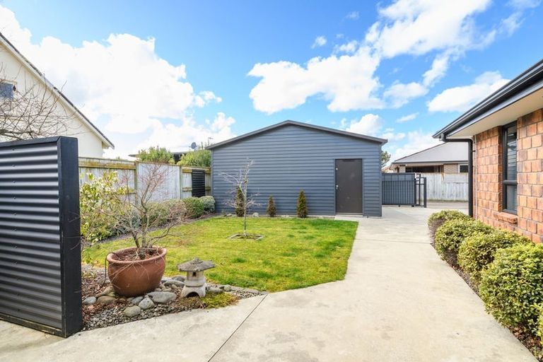 Photo of property in 44 Chestnut Close, Kelvin Grove, Palmerston North, 4414