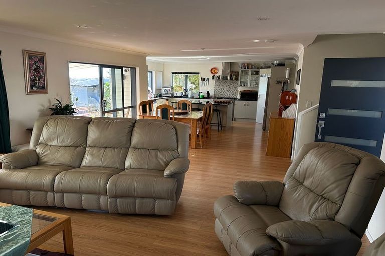 Photo of property in 165a Carlisle Road, Northcross, Auckland, 0632