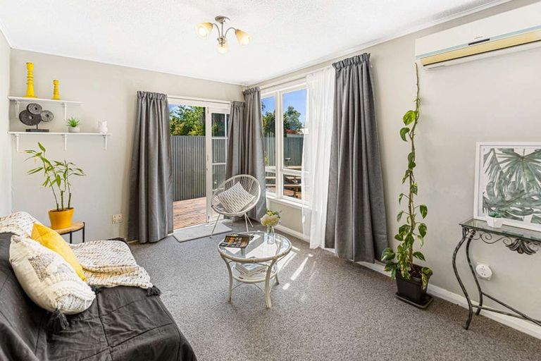 Photo of property in 4 Crewe Crescent, Hokowhitu, Palmerston North, 4410