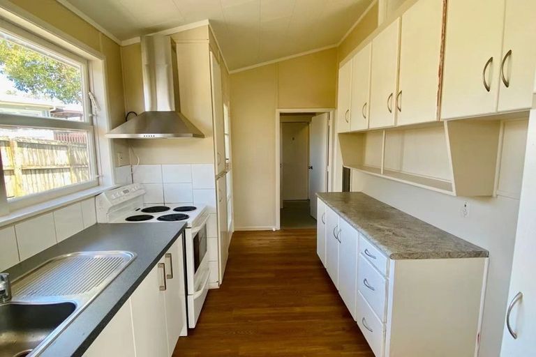 Photo of property in 155 View Road, Sunnyvale, Auckland, 0612