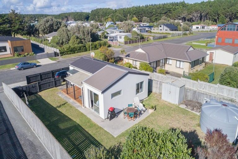Photo of property in 21 Rua Avenue, Waitarere Beach, Levin, 5510