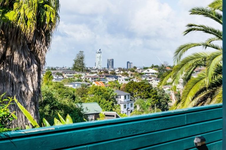 Photo of property in 52a Heathcote Road, Castor Bay, Auckland, 0620