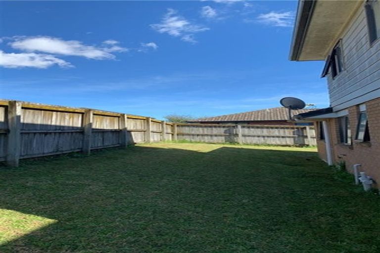 Photo of property in 8 Misty Valley Drive, Henderson, Auckland, 0612