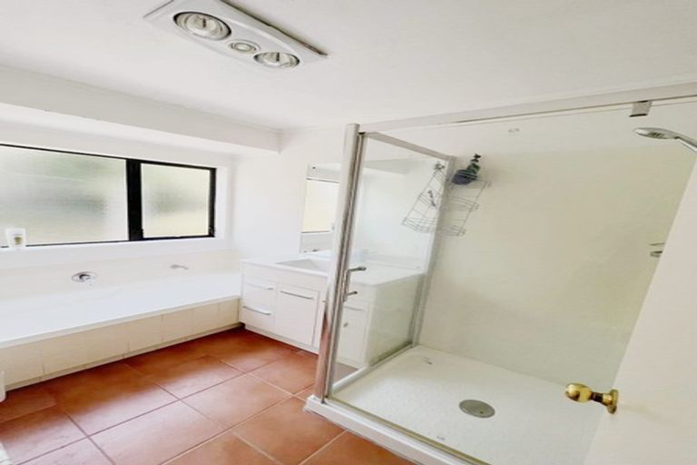 Photo of property in 19 Earnslaw Crescent, Clover Park, Auckland, 2019