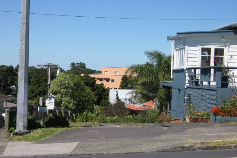 Photo of property in 1/250 Onewa Road, Birkenhead, Auckland, 0626