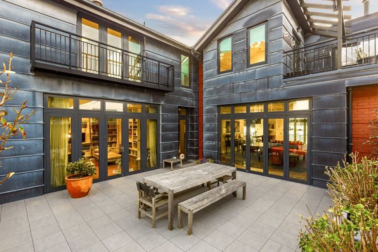 Photo of property in 286 Oriental Parade, Oriental Bay, Wellington, 6011