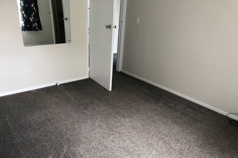 Photo of property in 30 Darren Crescent, Half Moon Bay, Auckland, 2012