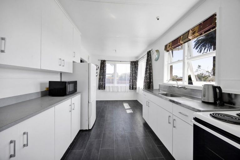 Photo of property in 15a Pratt Street, Waitara, 4320