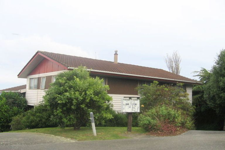 Photo of property in 16 Magnolia Grove, Maungaraki, Lower Hutt, 5010
