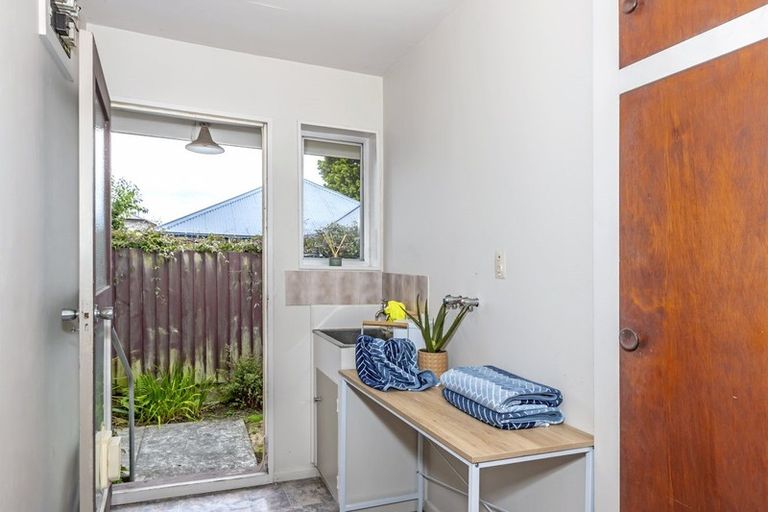 Photo of property in 2/87a Middlepark Road, Sockburn, Christchurch, 8042