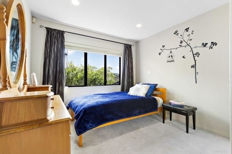 Photo of property in 23 Kerlin Crescent, West Harbour, Auckland, 0618