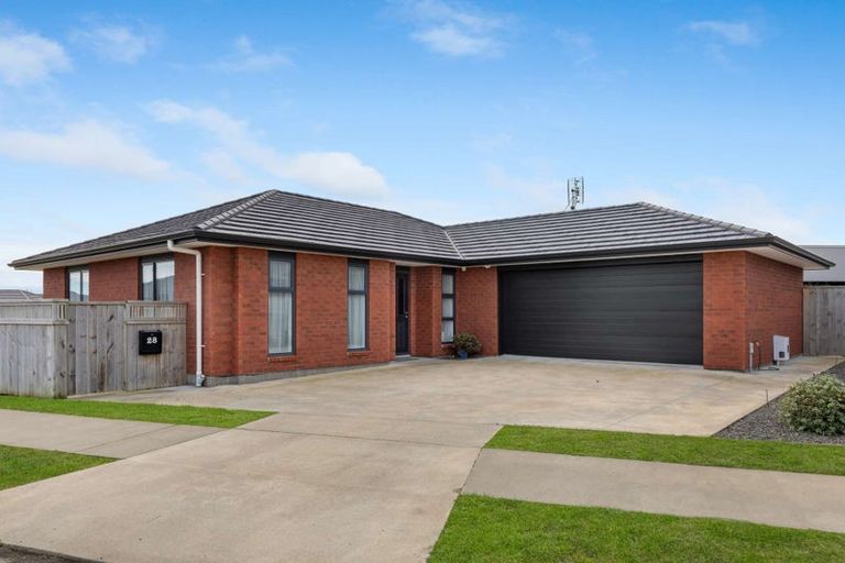 Photo of property in 28 Magnolia Crescent, Tawhero, Whanganui, 4501