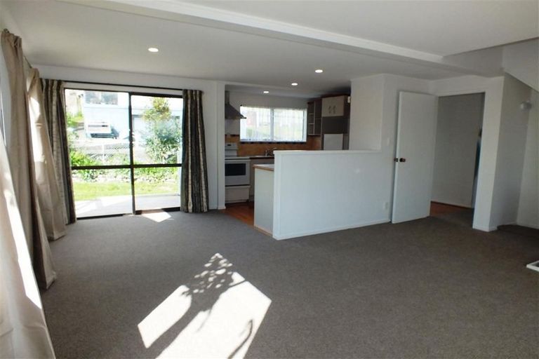 Photo of property in 2/43 Pacific Parade, Army Bay, Whangaparaoa, 0930